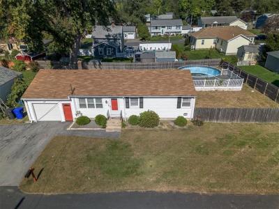 16 Ontario Street, West Warwick, Rhode Island 02893, États-Unis