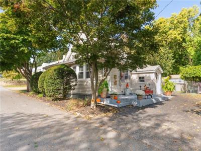 11 Bowen Street, Johnston, Rhode Island 02919, USA