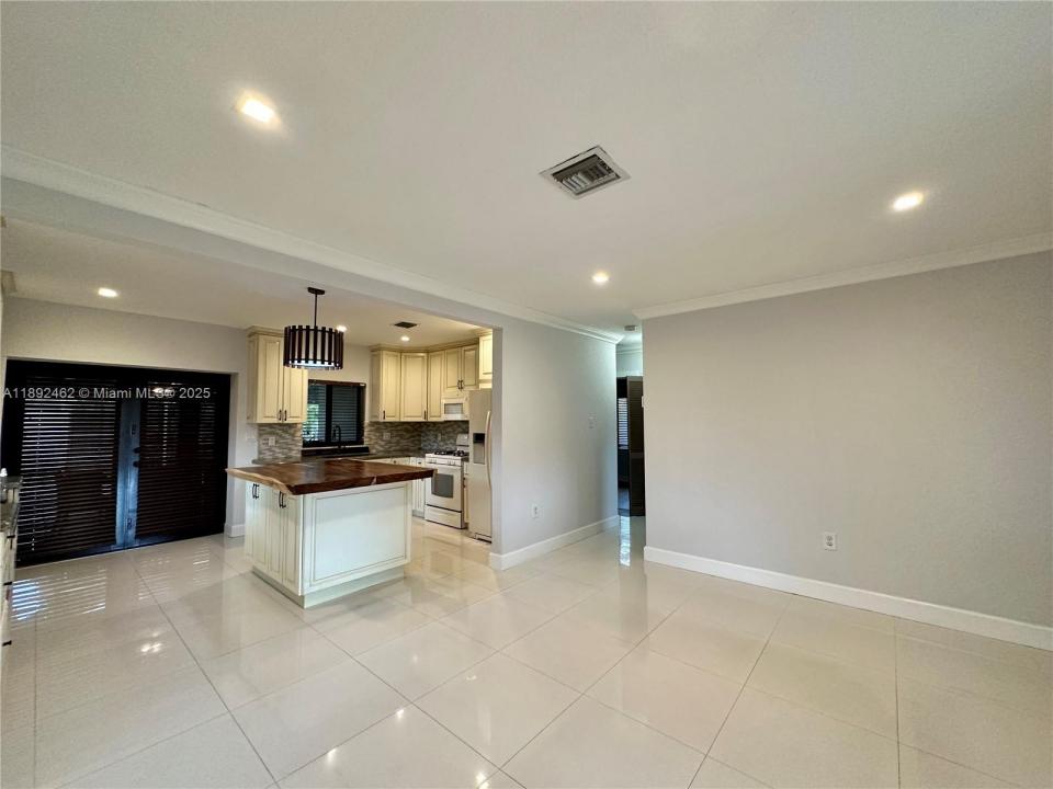 449 Falcon Ave, Miami Springs, Floride 33166, États-Unis