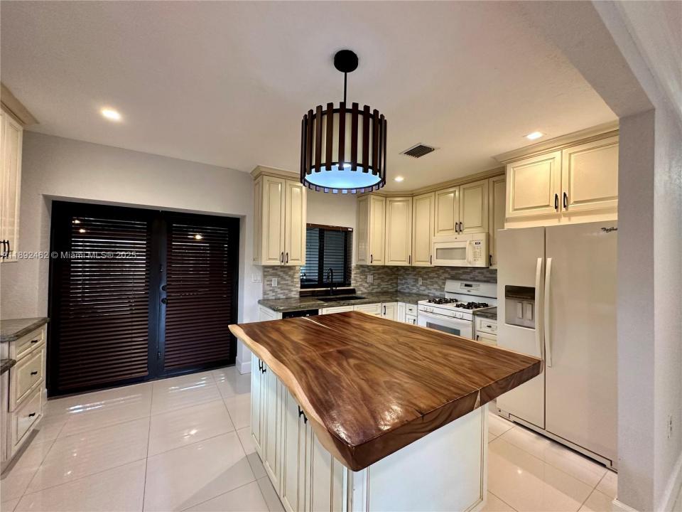 449 Falcon Ave, Miami Springs, Floride 33166, États-Unis