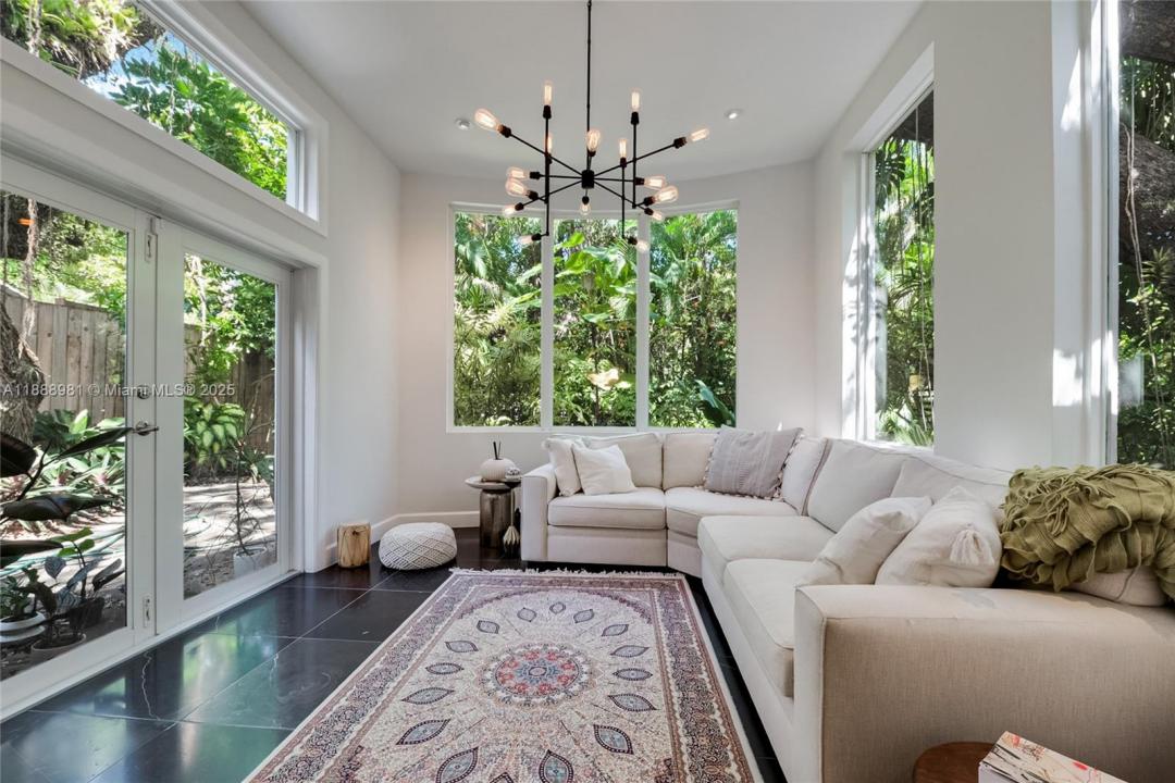 3940 Loquat Ave 3940, Miami, Флорида 33133, Соединенные Штаты