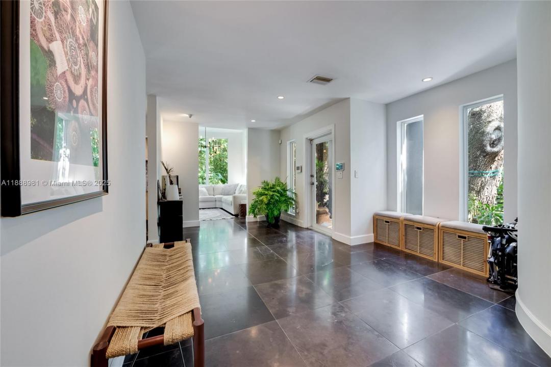 3940 Loquat Ave 3940, Miami, Флорида 33133, Соединенные Штаты