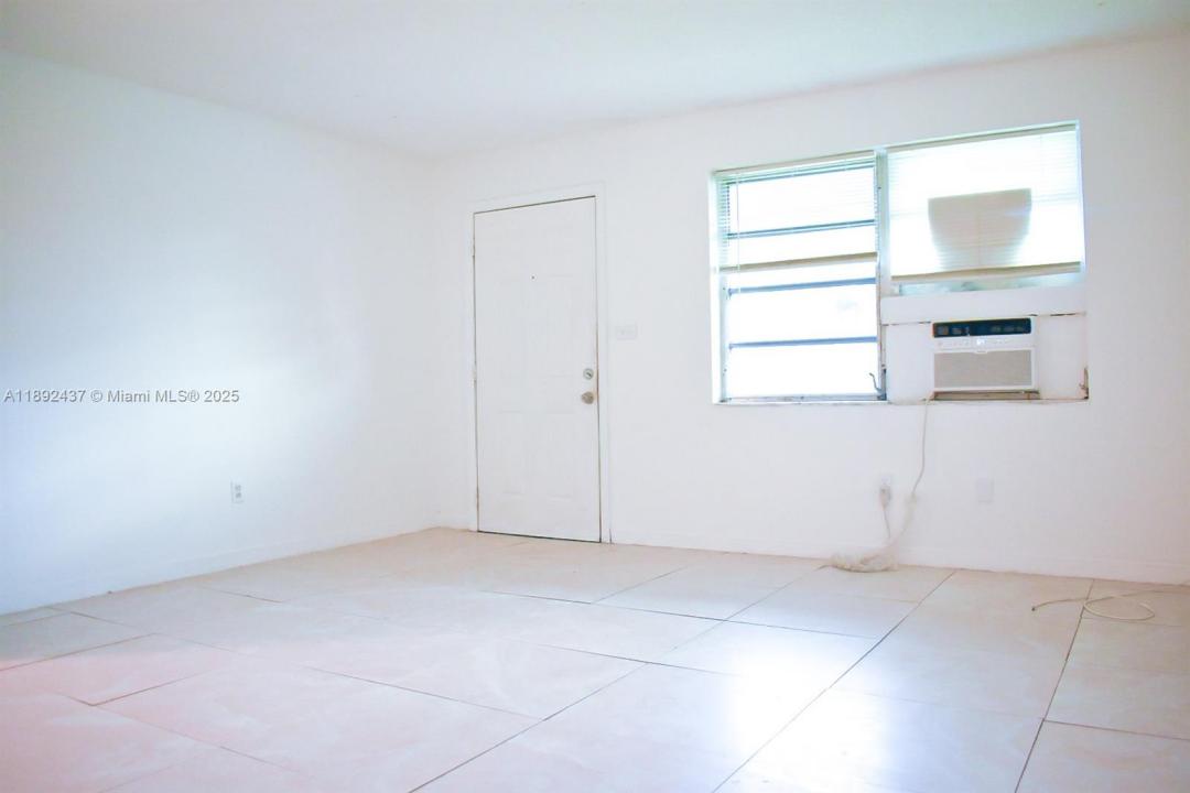 2265 NW 98th St 2265, Miami, Florida 33147, Stati Uniti