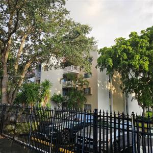3571 Inverrary Dr 409, Lauderhill, Florida 33319, USA