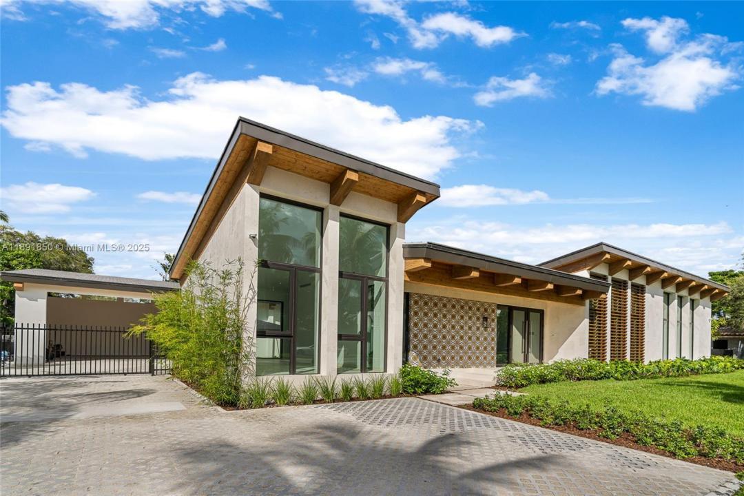 6716 San Vicente St, Coral Gables, Florida 33146