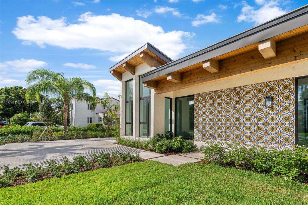 6716 San Vicente St, Coral Gables, Florida 33146