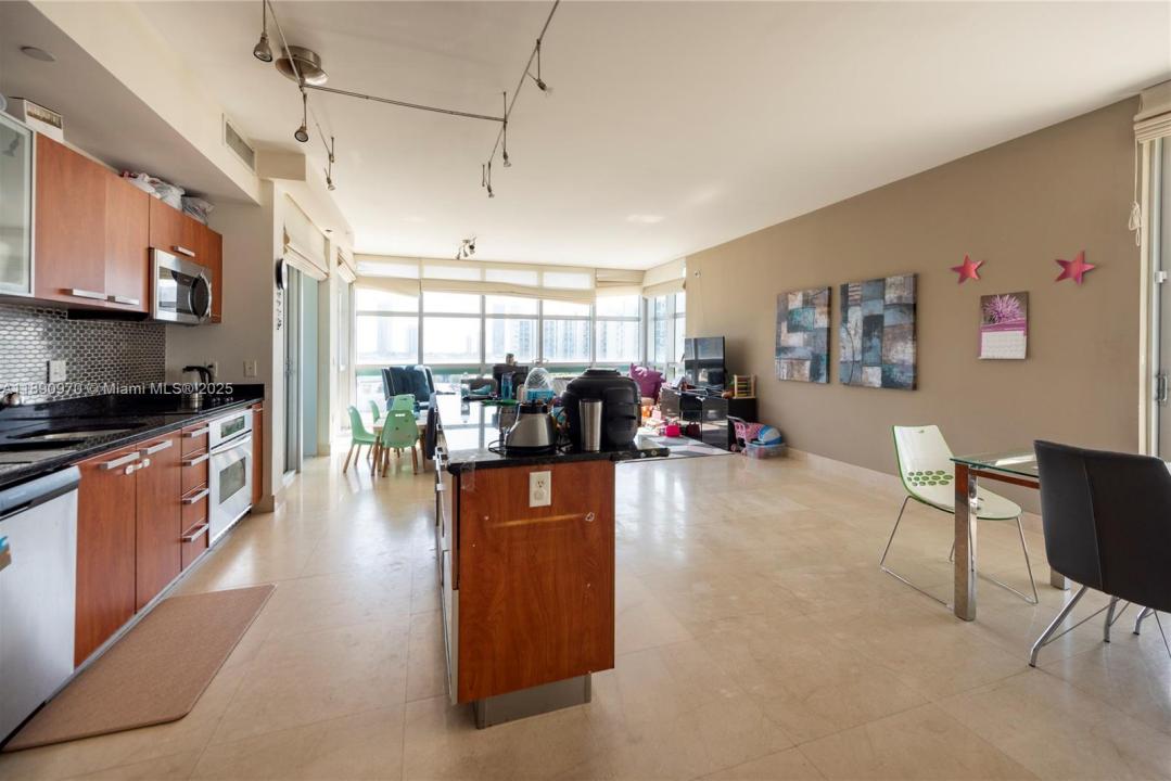 3131 NE 188th St 2-808, Aventura, Flórida 33180, Estados Unidos