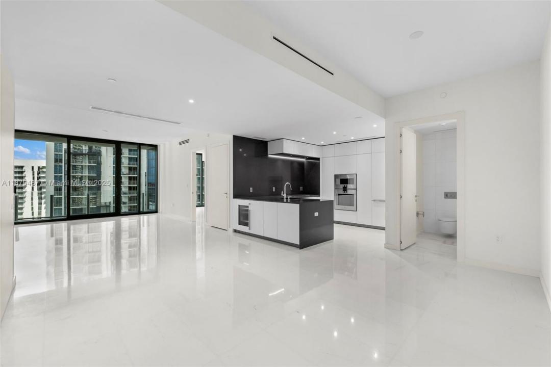 300 Biscayne Blvd Way 2409, Miami, Флорида 33131, Соединенные Штаты