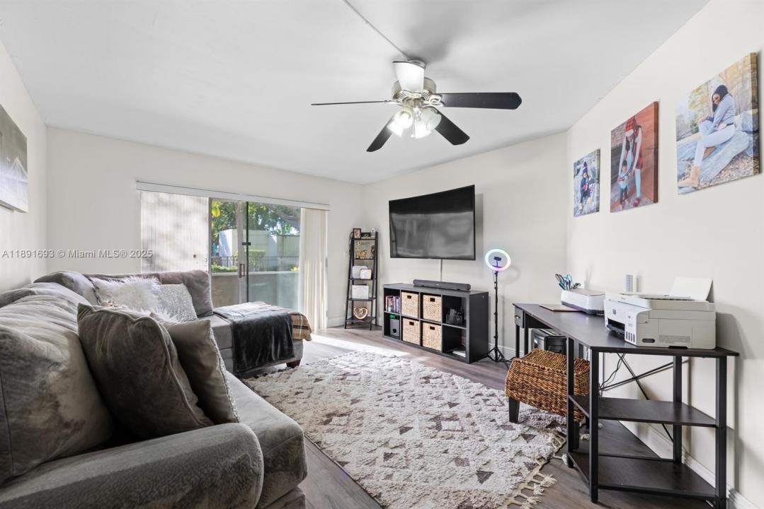 6075 N Sabal Palm Blvd 114, Tamarac, Flórida 33319, Estados Unidos