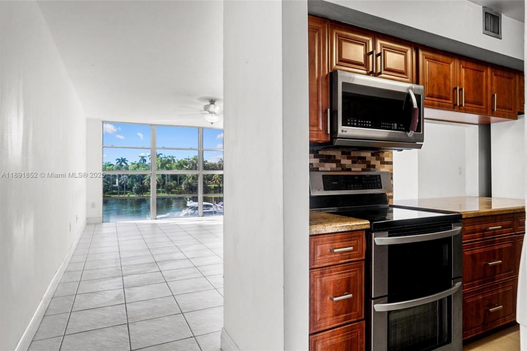 1700 NW N River Dr 406, Miami, Flórida 33125, Estados Unidos