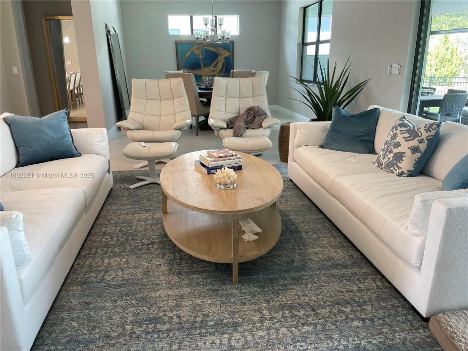 4960 Surfside Circle, Bradenton, Florida 34211