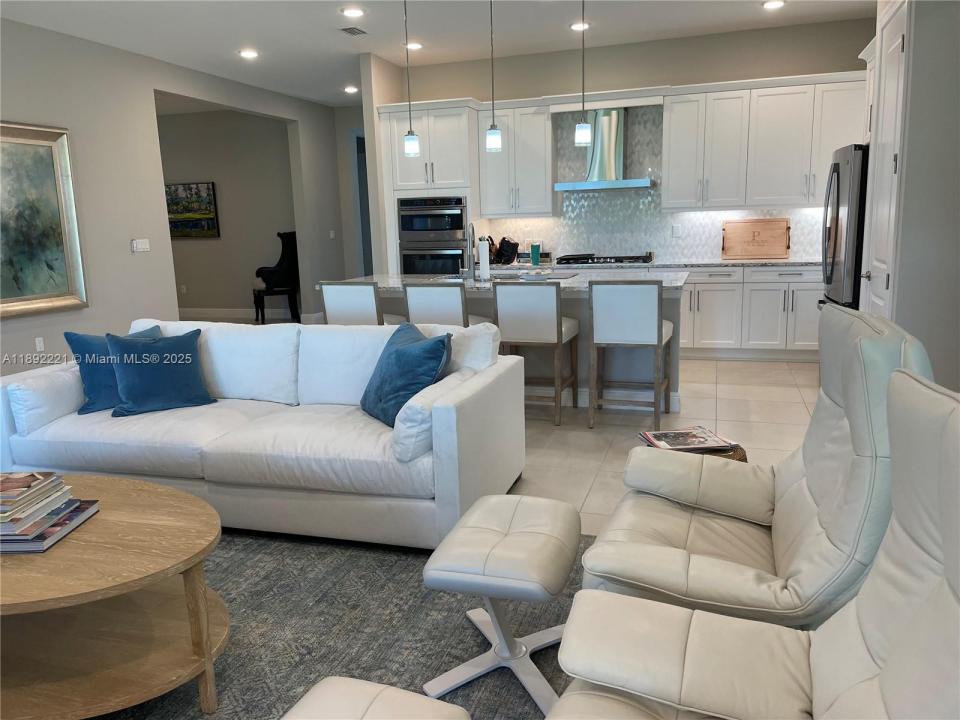 4960 Surfside Circle, Bradenton, Florida 34211