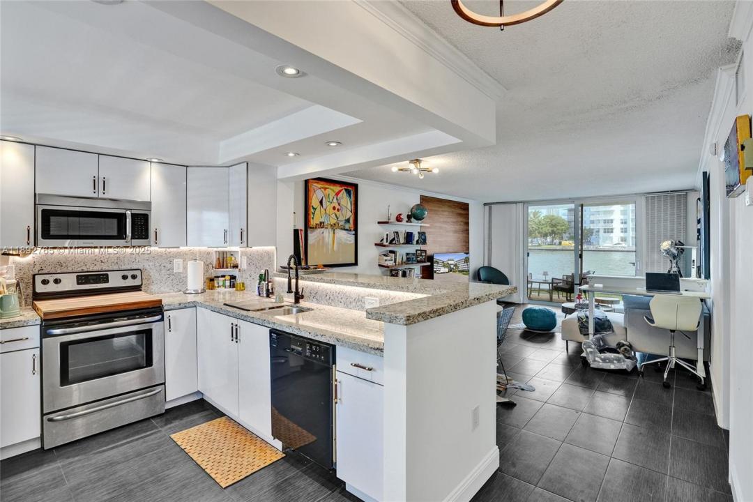 4000 NE 170 ST 106, Eastern Shores, Florida 33160