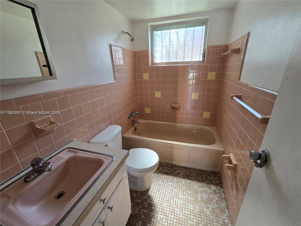 70 NW 77th St 11, Miami, フロリダ 33150, アメリカ合衆国