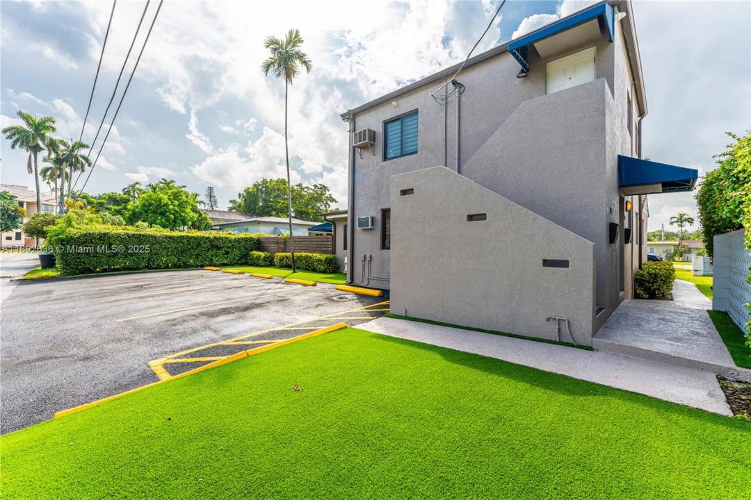 157 Curtiss Pkwy, Miami Springs, Floride 33166, États-Unis