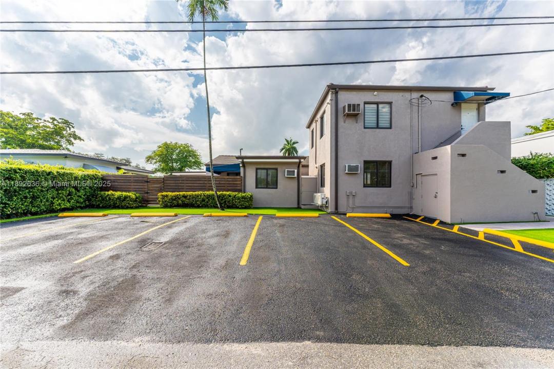 157 Curtiss Pkwy, Miami Springs, Floride 33166, États-Unis