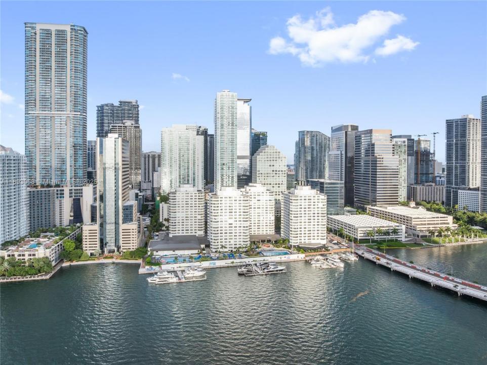 905 Brickell Bay Dr 230, Miami, Floride 33131, États-Unis
