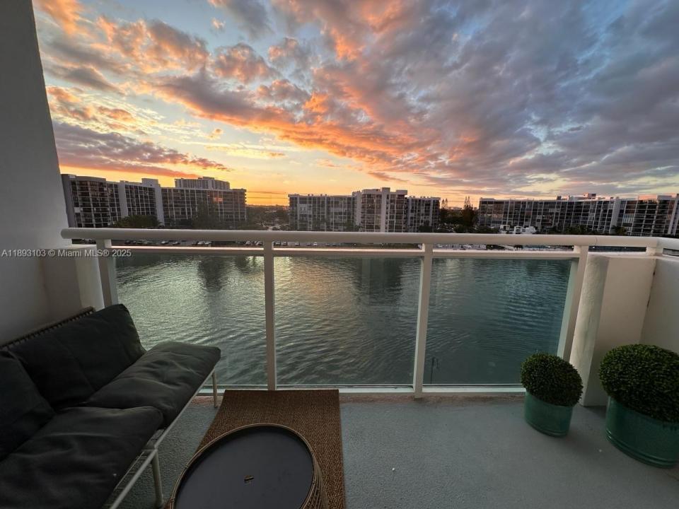 3000 S Ocean Dr 612, Hollywood, Florida 33019, USA