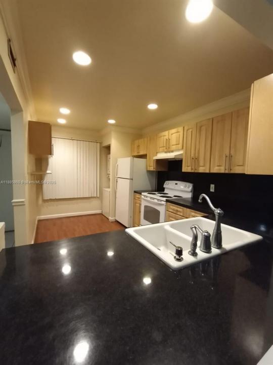 430 Commodore Dr 104, Plantation, Florida 33325, Estados Unidos