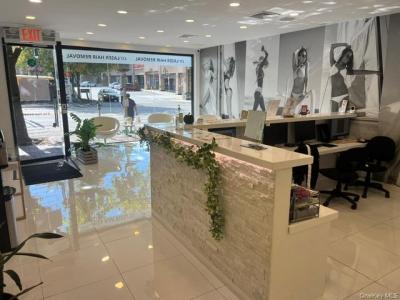 39 Great Neck Road, North Hempstead, New York 11021, États-Unis