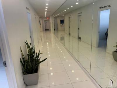 39 Great Neck Road, North Hempstead, New York 11021, États-Unis
