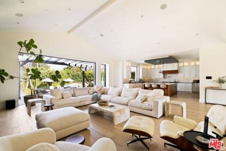 Henshaw Street, Woodland Hills, California 91364, Stati Uniti