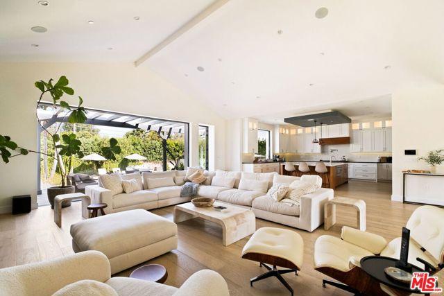 Henshaw Street, Woodland Hills, California 91364, Stati Uniti