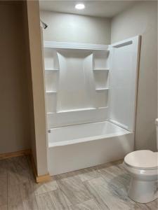 703 providence Street B, West Warwick, Rhode Island 02893, États-Unis