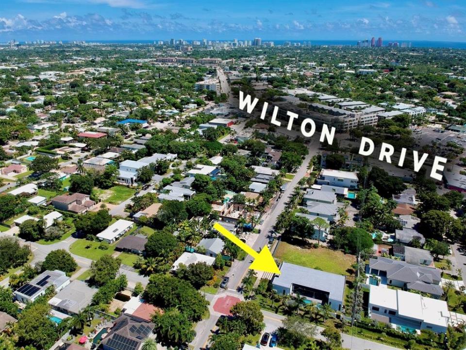 300 NE 21st Ct, Wilton Manors, Florida 33305