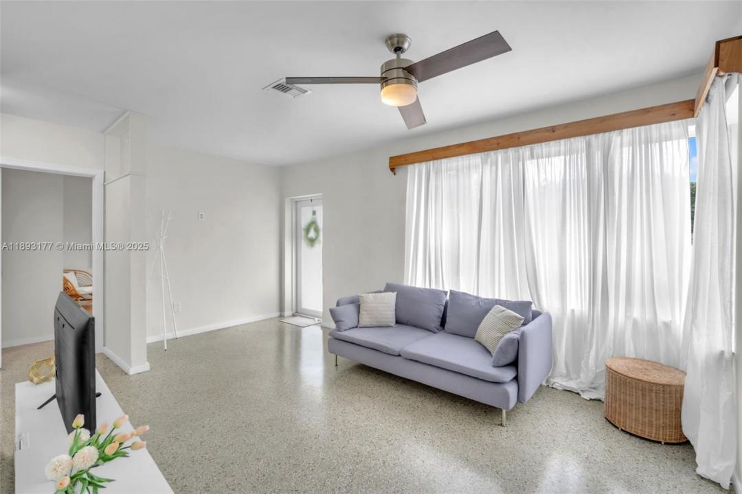 1381 NE 152nd St, North Miami Beach, Florida 33162, Amerika Birleşik Devletleri