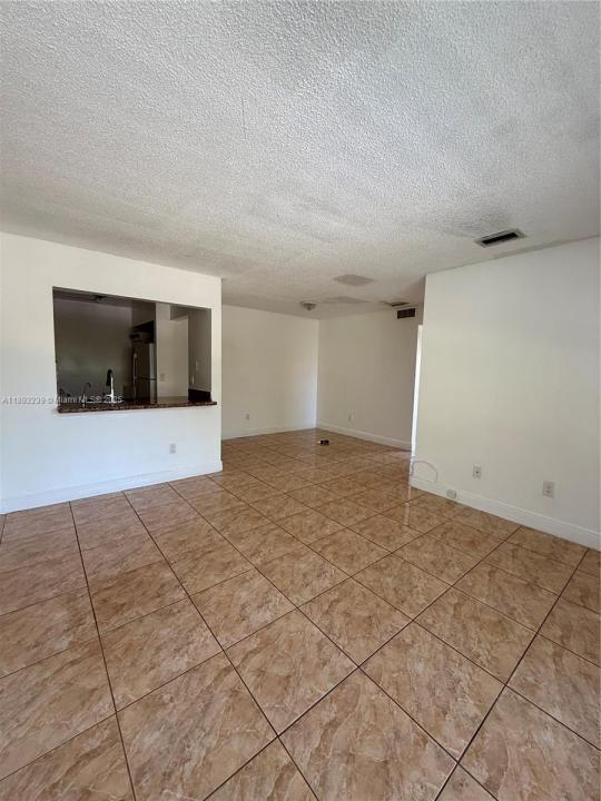 2530 W 67th Pl 23-29, Hialeah, Florida 33016