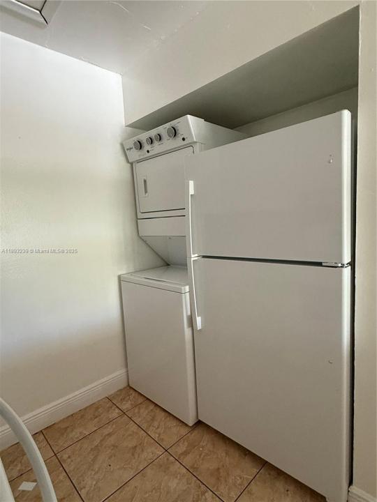 2530 W 67th Pl 23-29, Hialeah, Florida 33016