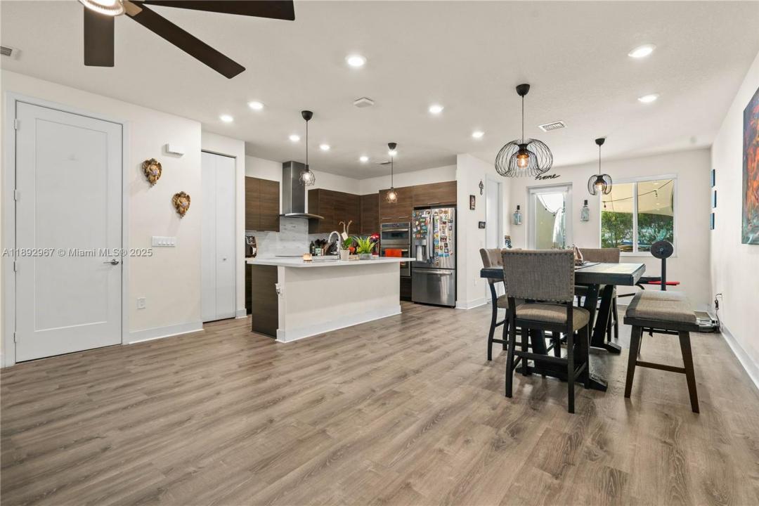 10450 NW 67th St, Doral, Flórida 33178, Estados Unidos