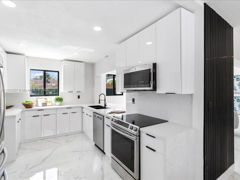 230 NE 175th Ter, North Miami Beach, Floride 33162, États-Unis