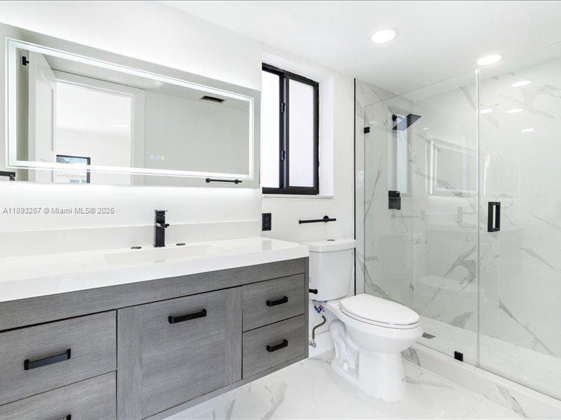 230 NE 175th Ter, North Miami Beach, Floride 33162, États-Unis