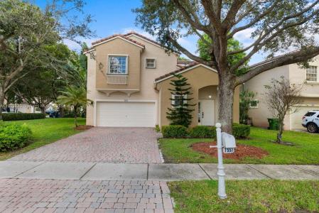 7557 NW 18th Dr, Pembroke Pines, Florida 33024, USA