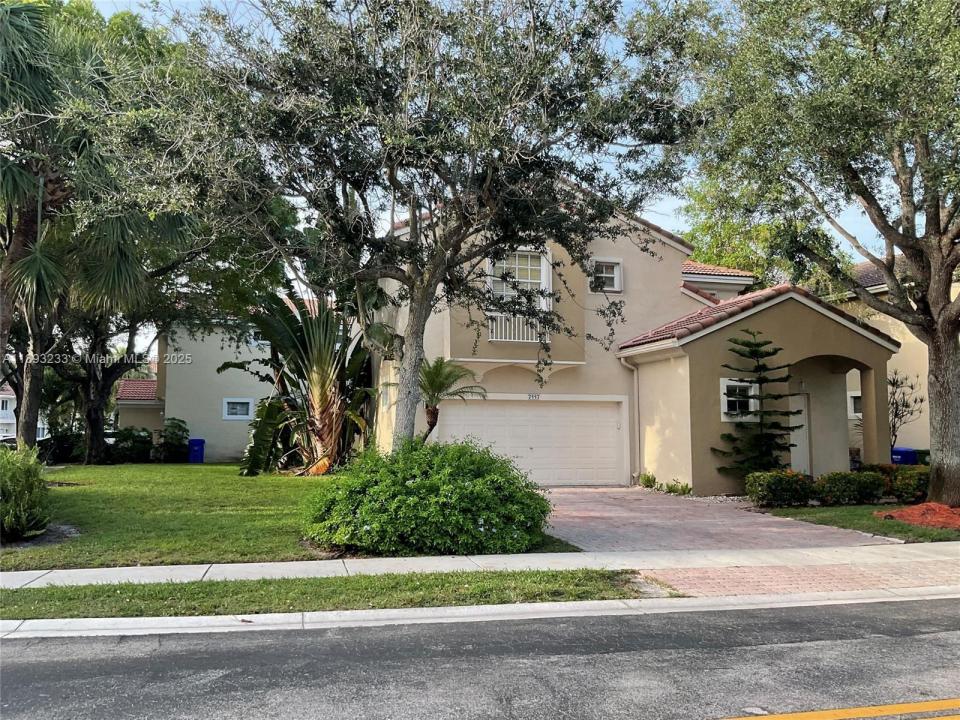 7557 NW 18th Dr, Pembroke Pines, Florida 33024, Estados Unidos