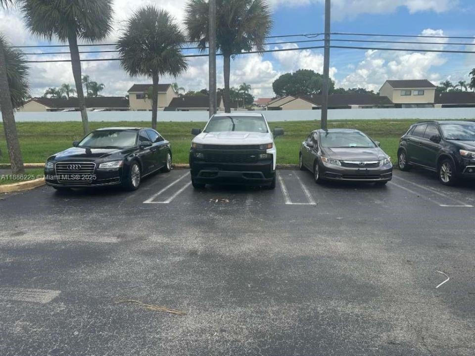 6187 NW 167th St H30, Hialeah, Florida 33015, Estados Unidos