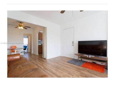 7333 Byron Ave 7335, Miami Beach, Florida 33141, USA