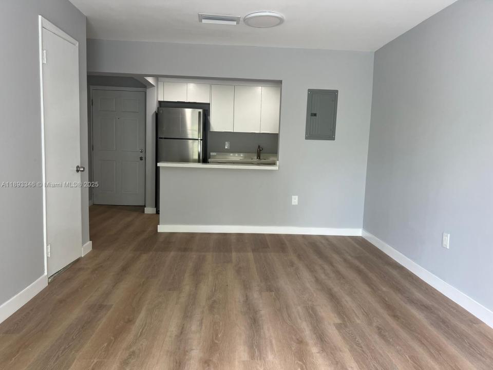 7820 NE Bayshore Ct 211, Miami, Флорида 33138, Соединенные Штаты