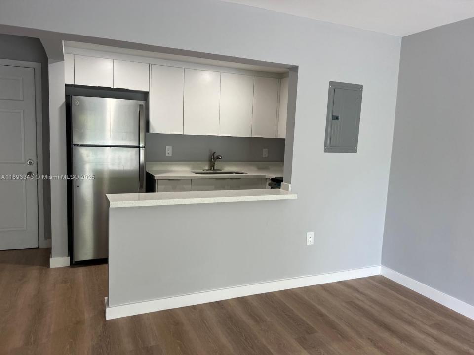 7820 NE Bayshore Ct 211, Miami, Флорида 33138, Соединенные Штаты