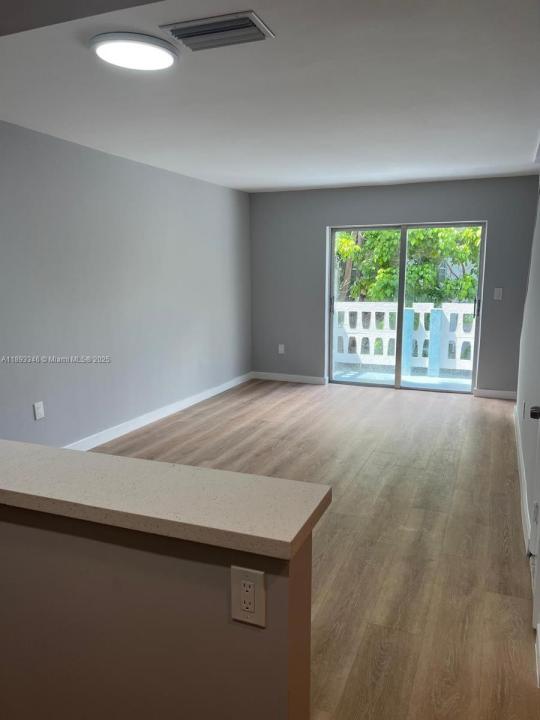 7820 NE Bayshore Ct 211, Miami, Флорида 33138, Соединенные Штаты