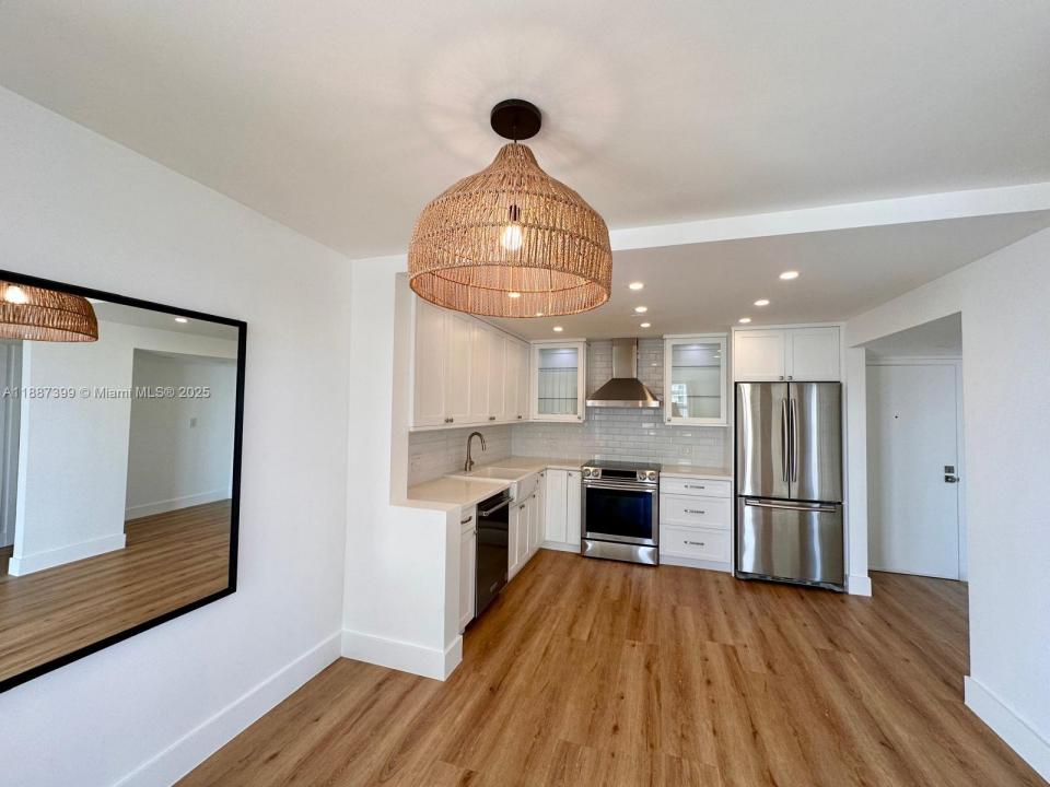 6900 Bay Dr 8D, Miami Beach, Florida 33141, USA