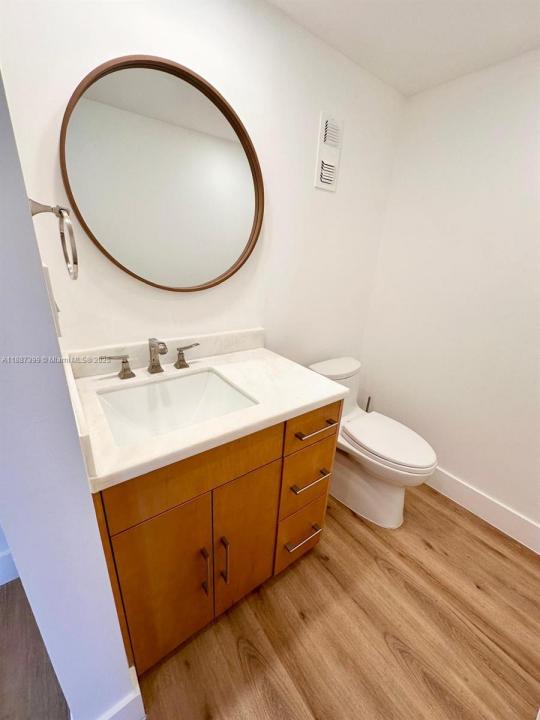 6900 Bay Dr 8D, Miami Beach, Florida 33141, USA