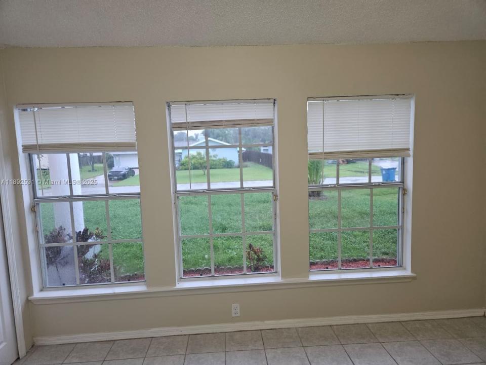 241 NE Biltmore Ave, Palm Bay, 佛罗里达州 32907, 美国