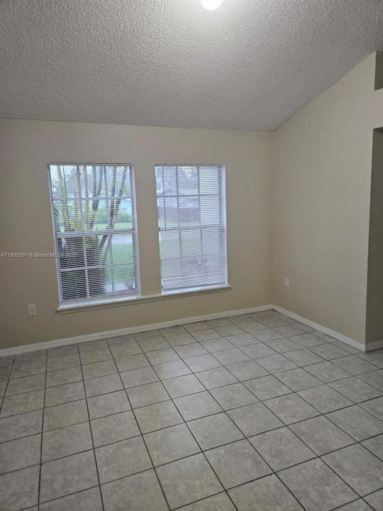 241 NE Biltmore Ave, Palm Bay, 佛罗里达州 32907, 美国