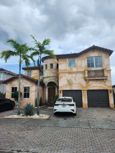 18031 NW 87th Ct, Hialeah, Florida 33018, USA