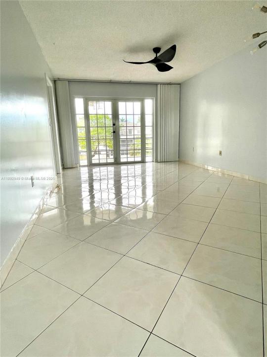 8280 Sunrise Lakes Blvd 307, Sunrise, Floryda 33322, USA
