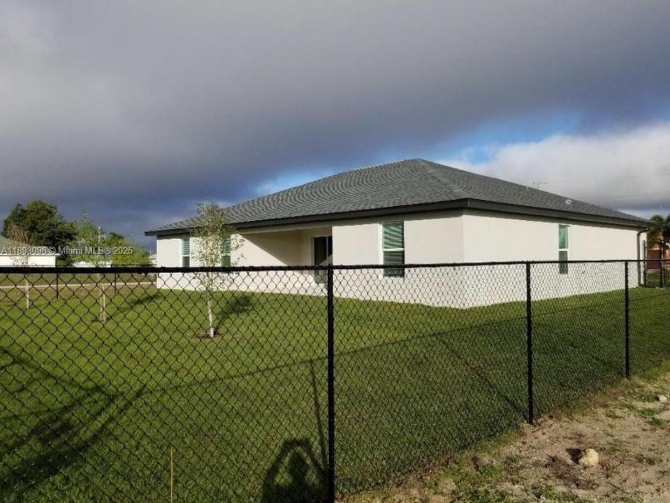 414 NW 23rd Ter, Cape Coral, Florida 33993, Amerika Birleşik Devletleri