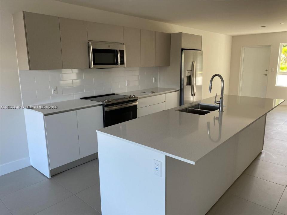 2535 NE 193rd St 3108, Miami, Florida 33180, Stati Uniti